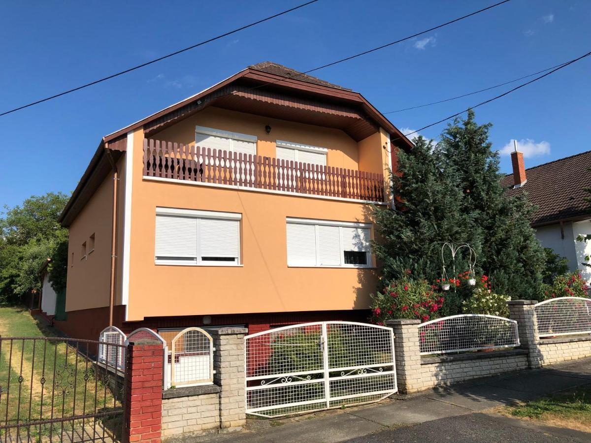 זלקרוס Zsuzsi Apartman מראה חיצוני תמונה